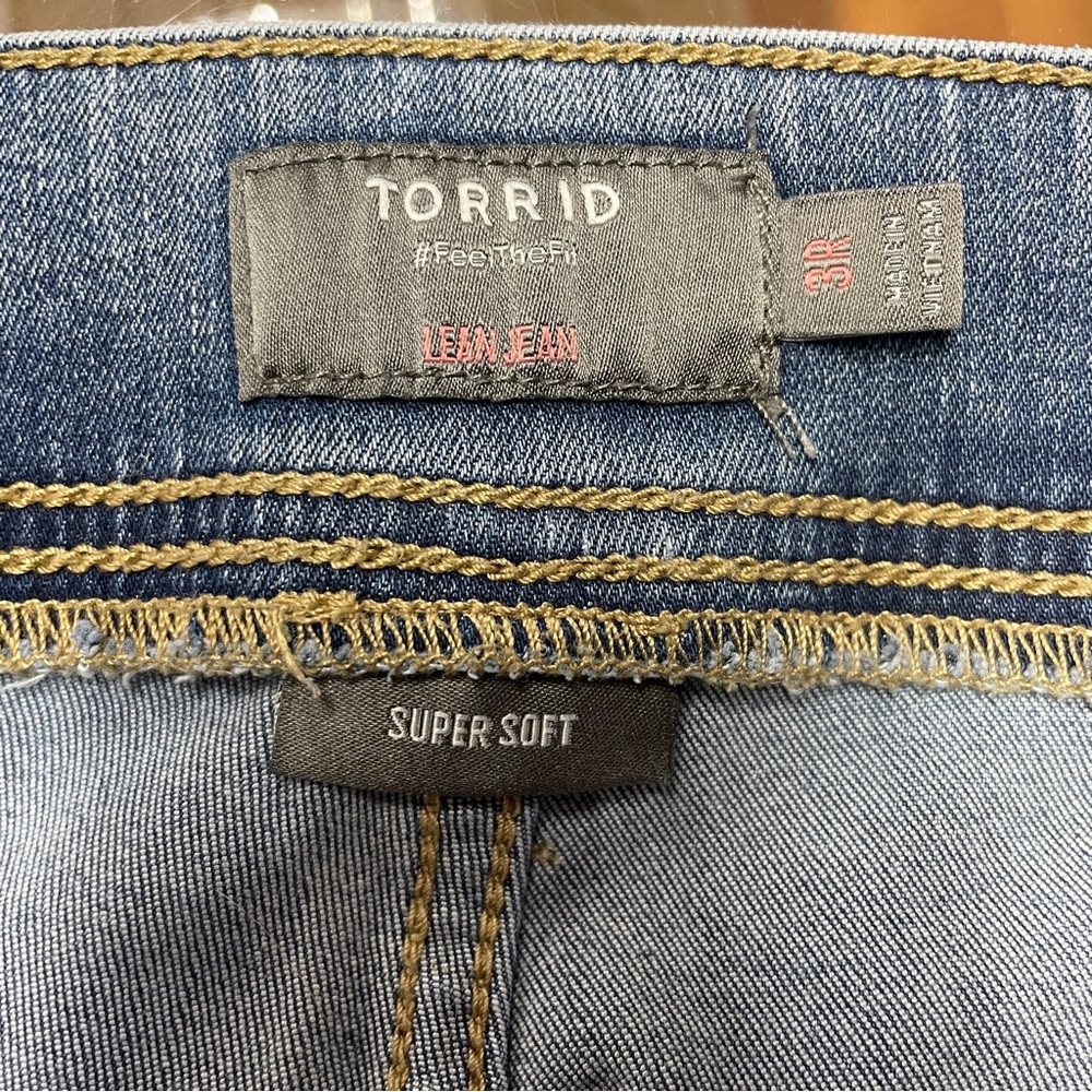 Torrid Elastic Waistband Distressed Skinny Jeans Sz 3R (22) - Picture 3 of 7